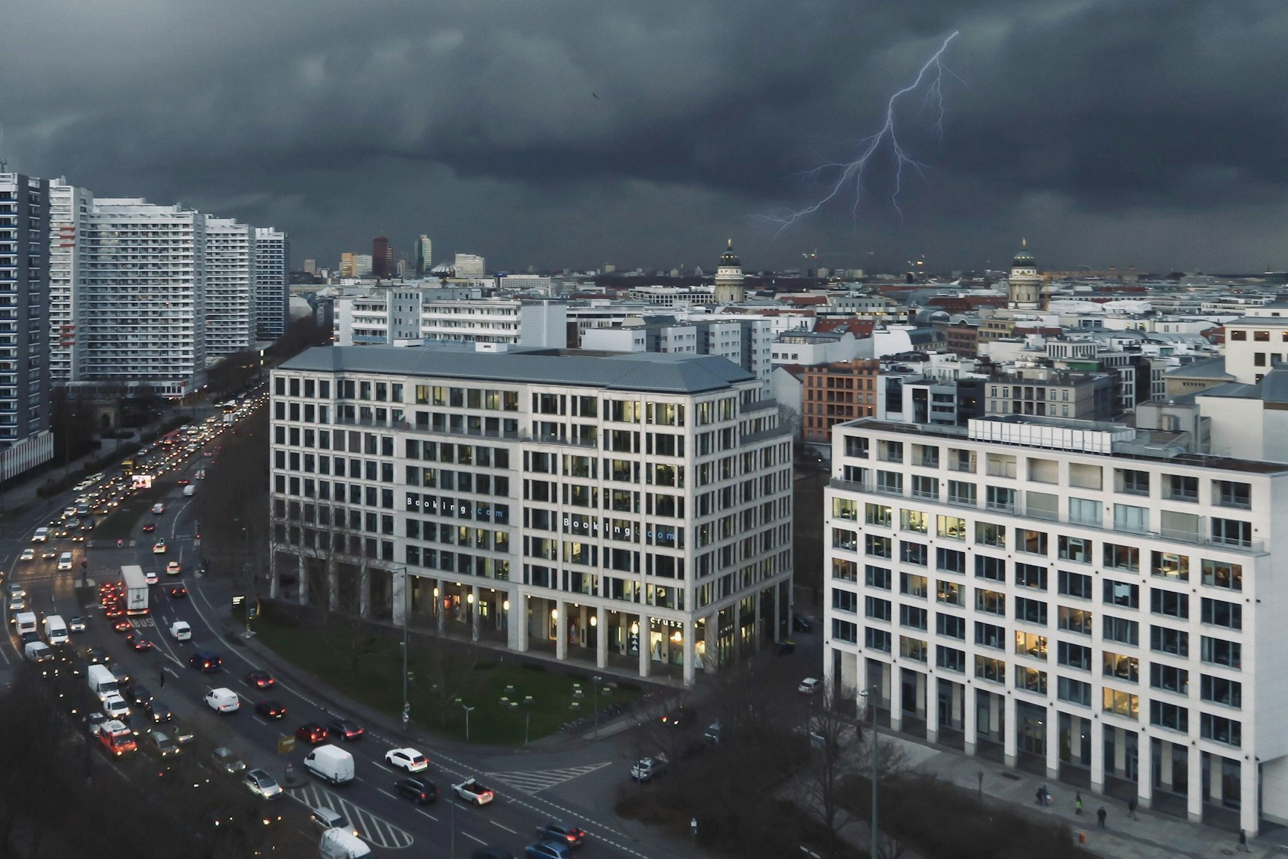 Wird der Orkan Helmut auch Deutschland erreichen? Das ist eher unwahrscheinlich. Aber: Die Auswirkungen bekommen wir laut Wetter-Experten trotzdem zu spüren.