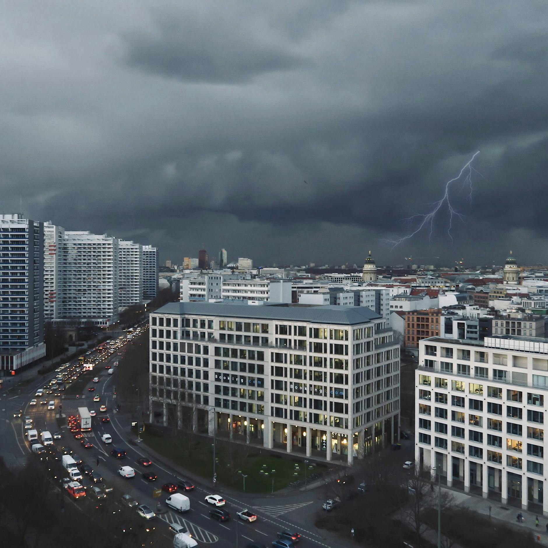 Orkan Helmut zieht auf: Wie hart trifft der Sturm Deutschland?