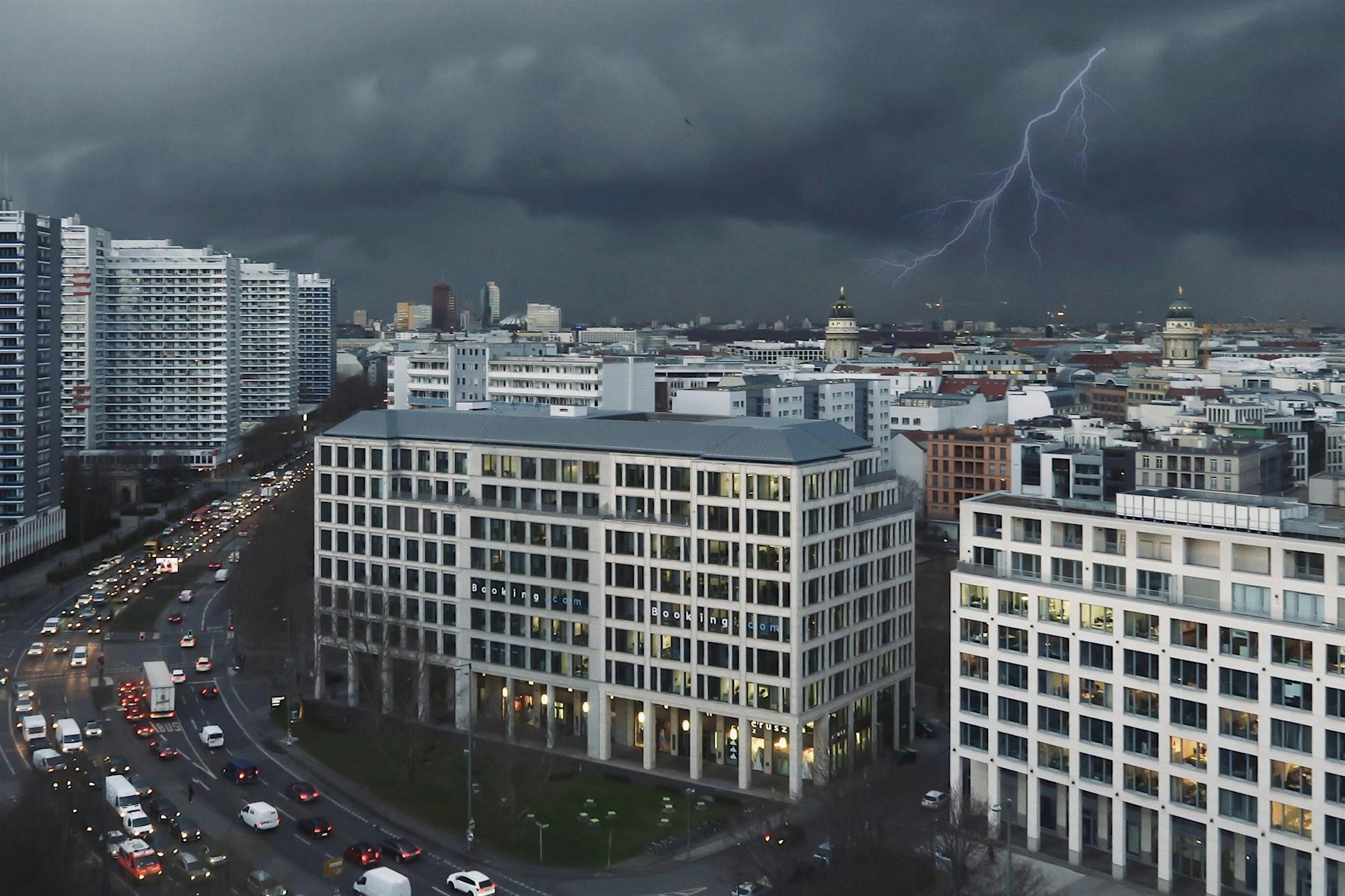 Orkan Helmut zieht auf: Wie hart trifft der Sturm Deutschland?