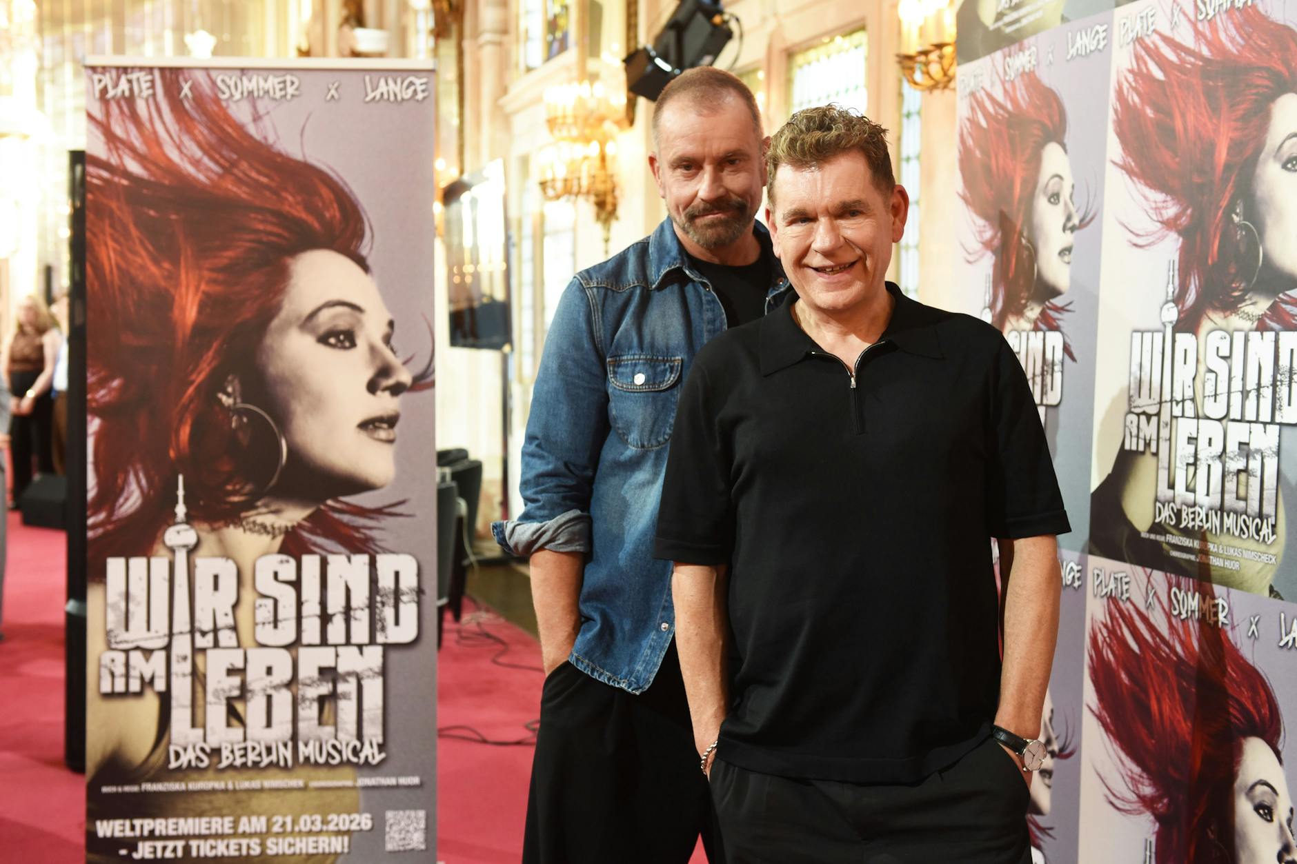 Peter Plate (vorne) bekommt heute den Verdienstorden des Landes Berlin verliehen. Zusammen mit Ulf Leo Sommer bereitet er gerade die Inszenierung des neuen Musicals vor.