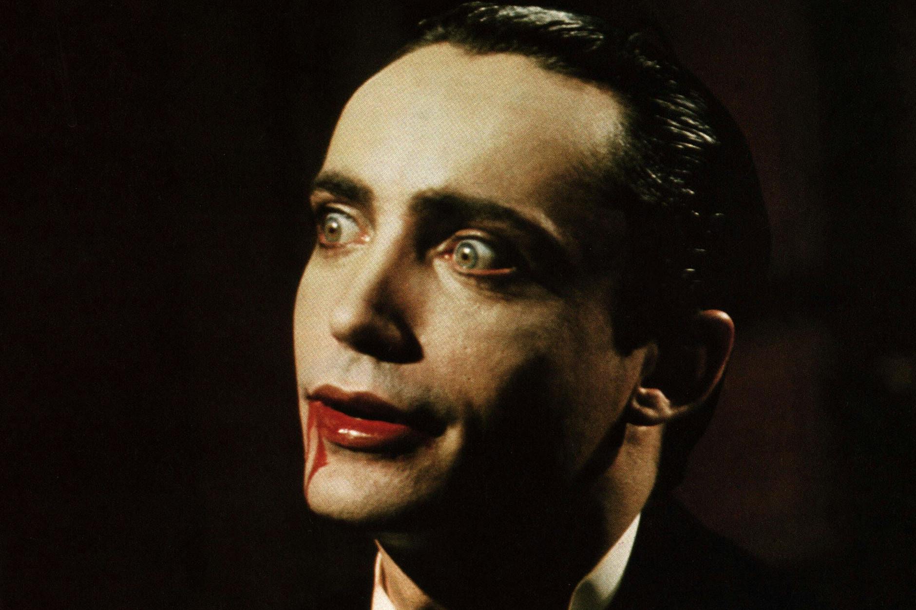 Blutbefleckt: Der vor kurzem gestorbene Udo Kier ist in „Andy Warhol’s Dracula“ (1974) im Klick zu sehen.
