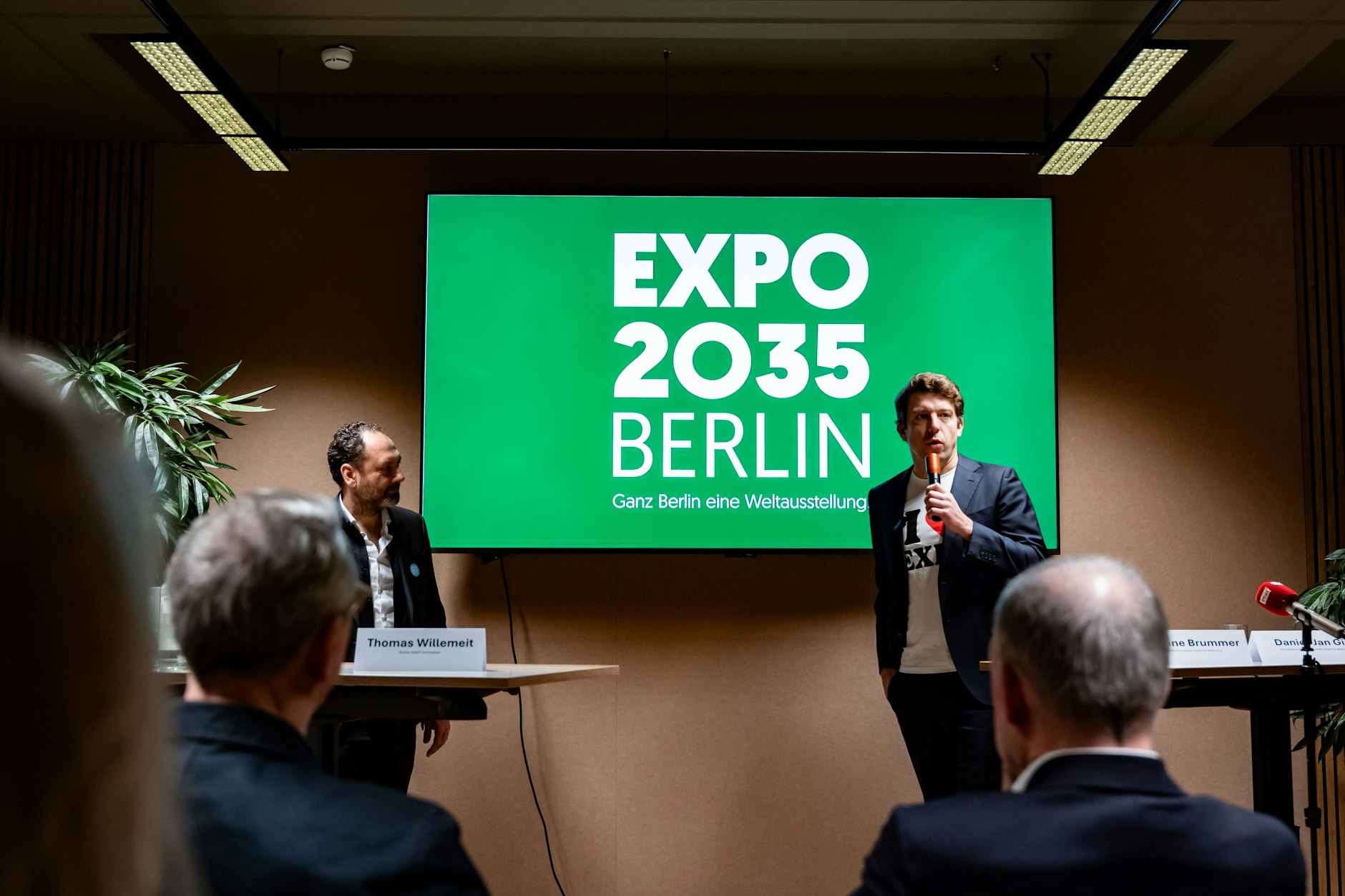 Bei einer Pressekonferenz stellte die Expo-Initiative Details zum Businesskonzept sowie umfangreiche Masterpläne vor. Jetzt will man damit beim Bund vorstellig werden.