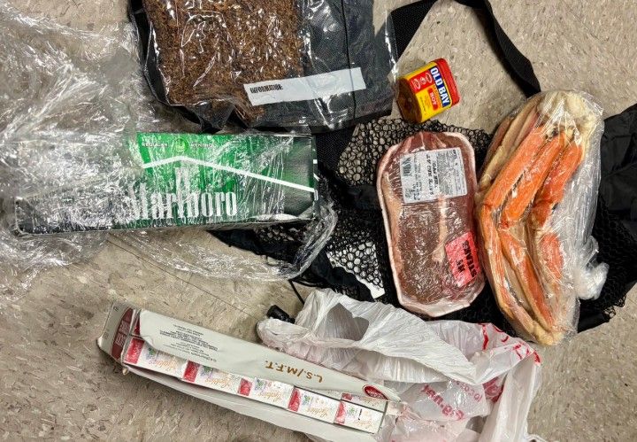 Weihnachtsparty im Knast: Häftlinge lassen sich per Drohne Steak, Krabben und Drogen liefern