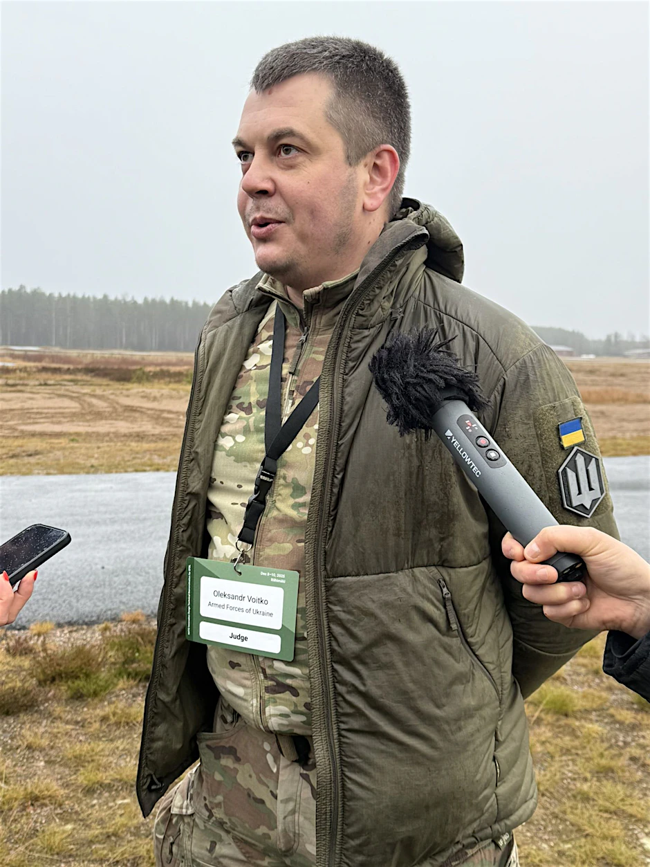 Oleksandr Voitko im Interview mit der Berliner Zeitung am Flugplatz Räyskälä in Finnland.
