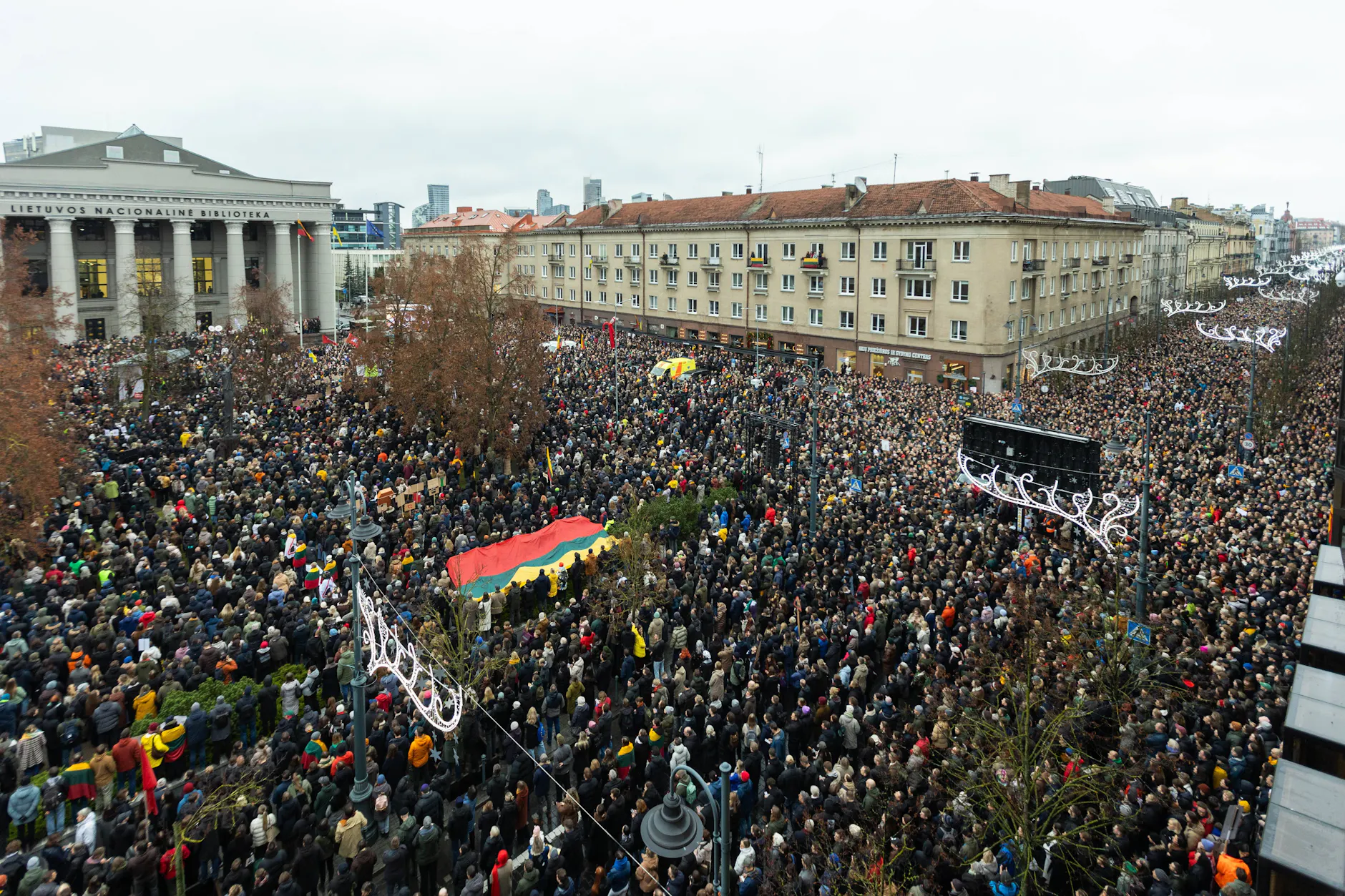 Im Zentrum von Vilnius fand am Wochenende eine Groß-Demonstration gegen die ÖRR-Pläne der Regierung statt.