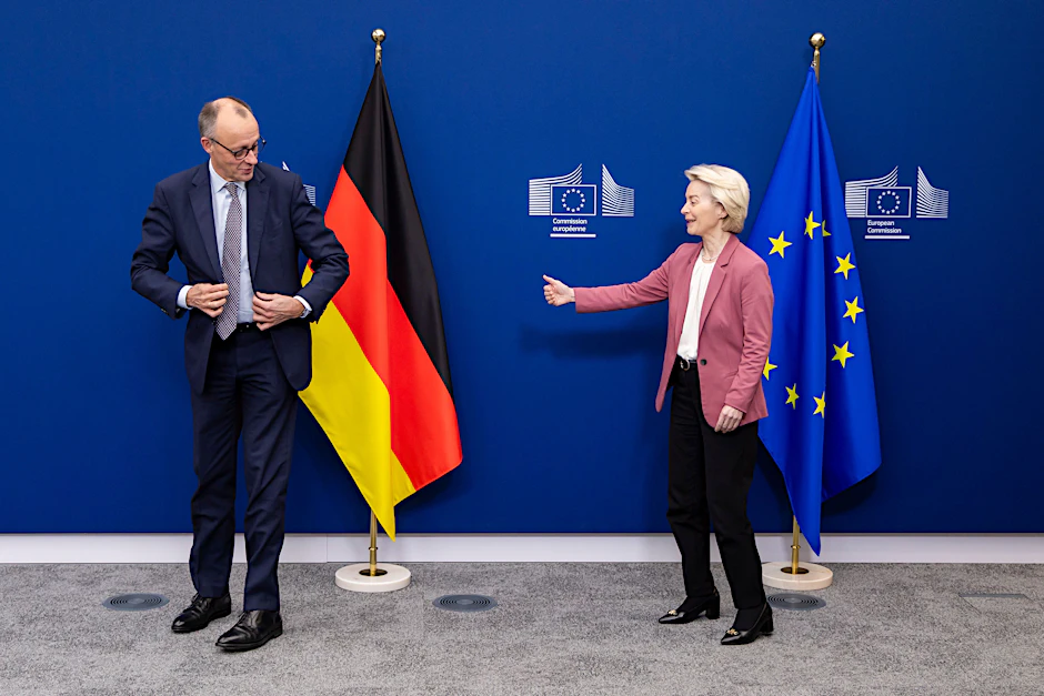 Die Präsidentin der Europäischen Kommission, Ursula von der Leyen,  und Bundeskanzler Friedrich Merz Anfang Dezember in Brüssel.