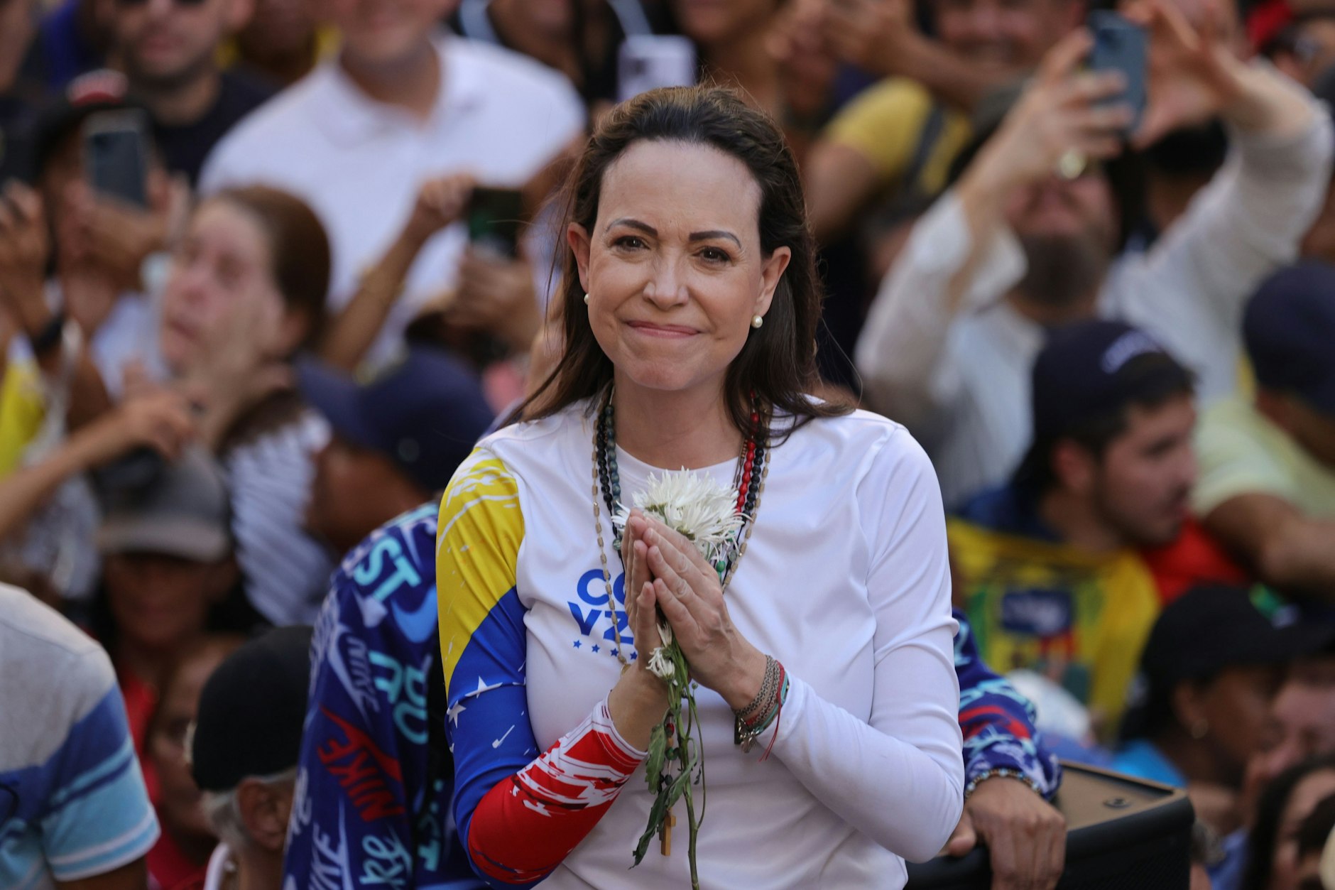 Die venezolanische&nbsp;Oppositionsführerin María Corina Machado führt eine Demonstration gegen die erneute Vereidigung des Präsidenten&nbsp;Maduro an.