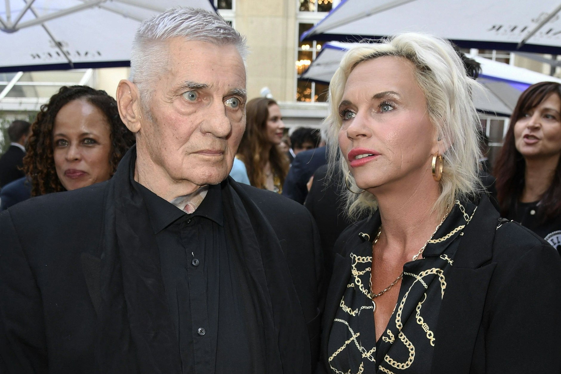 Heinz Hoenig mit Ehefrau Annika Kärsten-Hoenig bei einem Event im Sommer 2025.