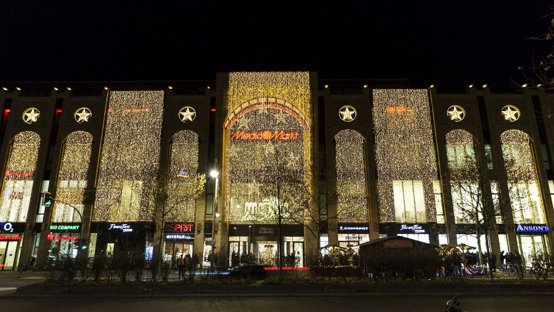 Das Schloss in Steglitz wurde wieder weihnachtlich dekoriert.