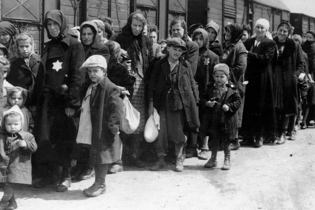 Deportierte Juden bei ihrer Ankunft im Vernichtigungslager Auschwitz