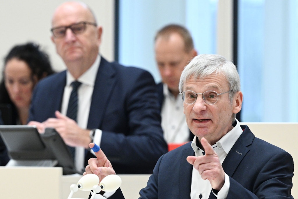 Umfrage: AfD stärkste Kraft in Brandenburg, fast die Hälfte will Neuwahlen