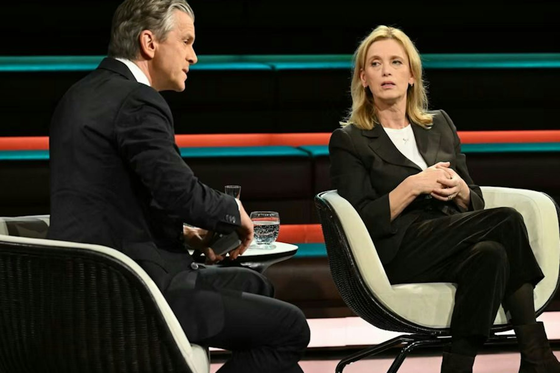 Karin Prien (CDU) verteidigte Friedrich Merz bei Markus Lanz. Dem Moderator schmeckte das gar nicht.