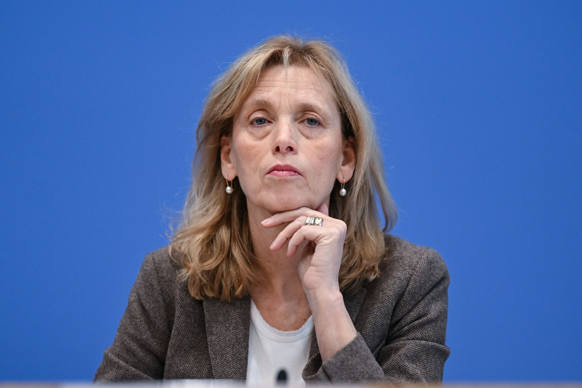 Karin Prien (CDU) bittet darum, Merz’ Aussage zu Europa nicht zu wörtlich zu nehmen.