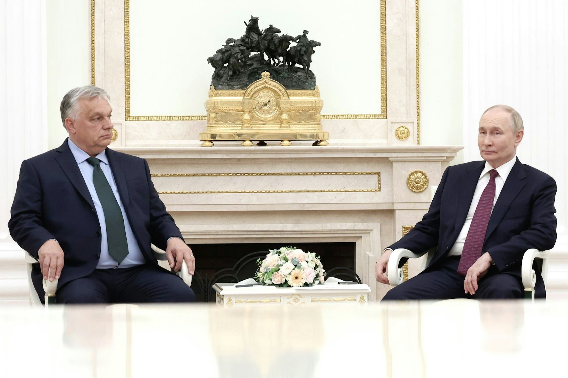 Im Sommer 2024 war der ungarische Regierungschef (l.) in Moskau zu Gesprächen im Kreml geladen.
