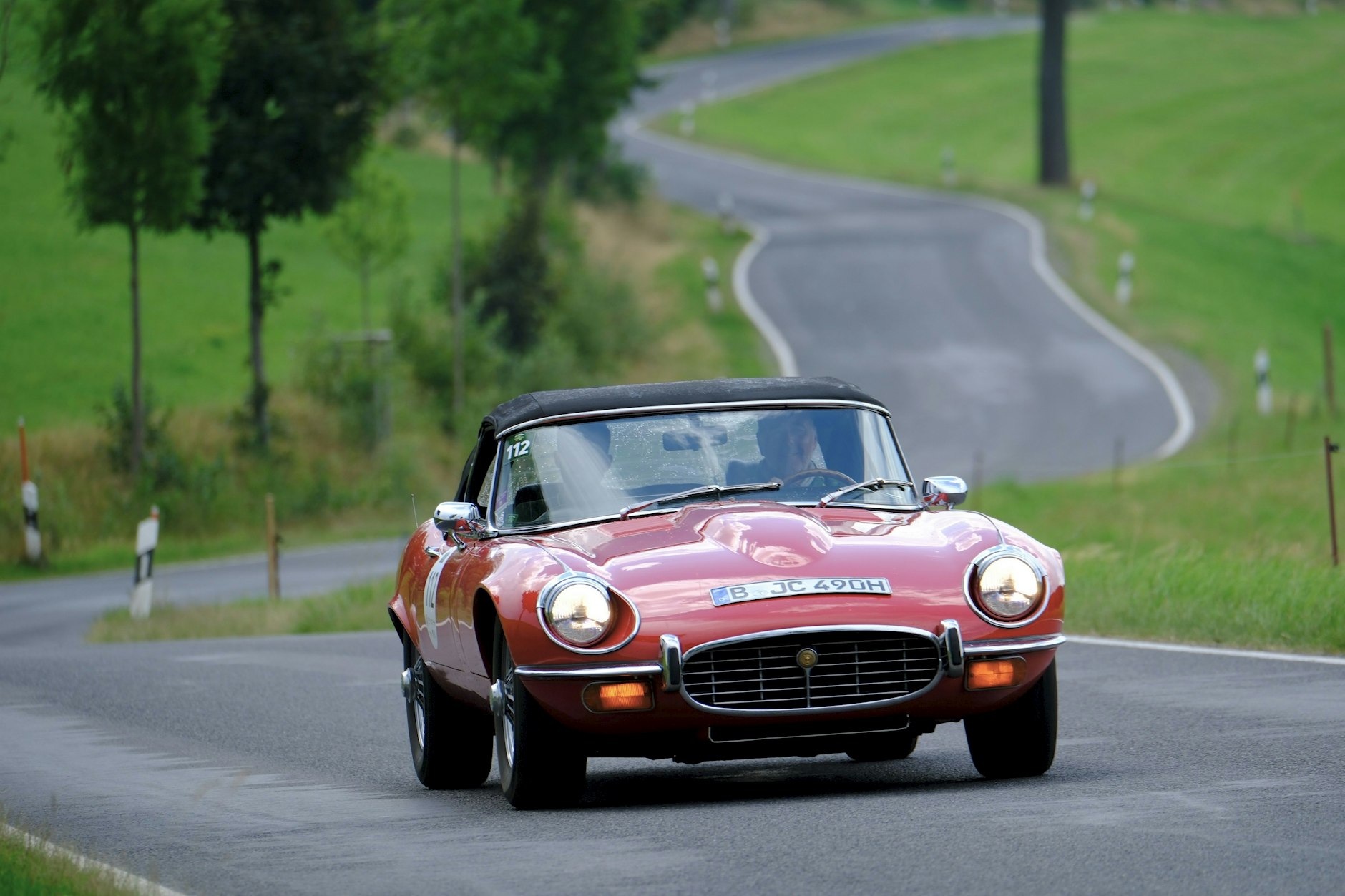 Fahrt im Jaguar E-Type gefällig? Auch den britischen Klassiker kann man mieten.