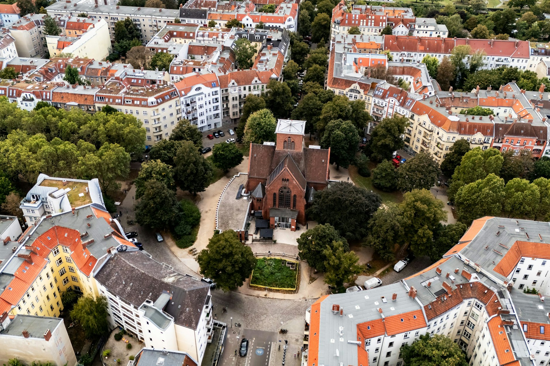 Der Schillerkiez rund um den Herrfurthplatz, hier haben Autofahrer es bald schwer.