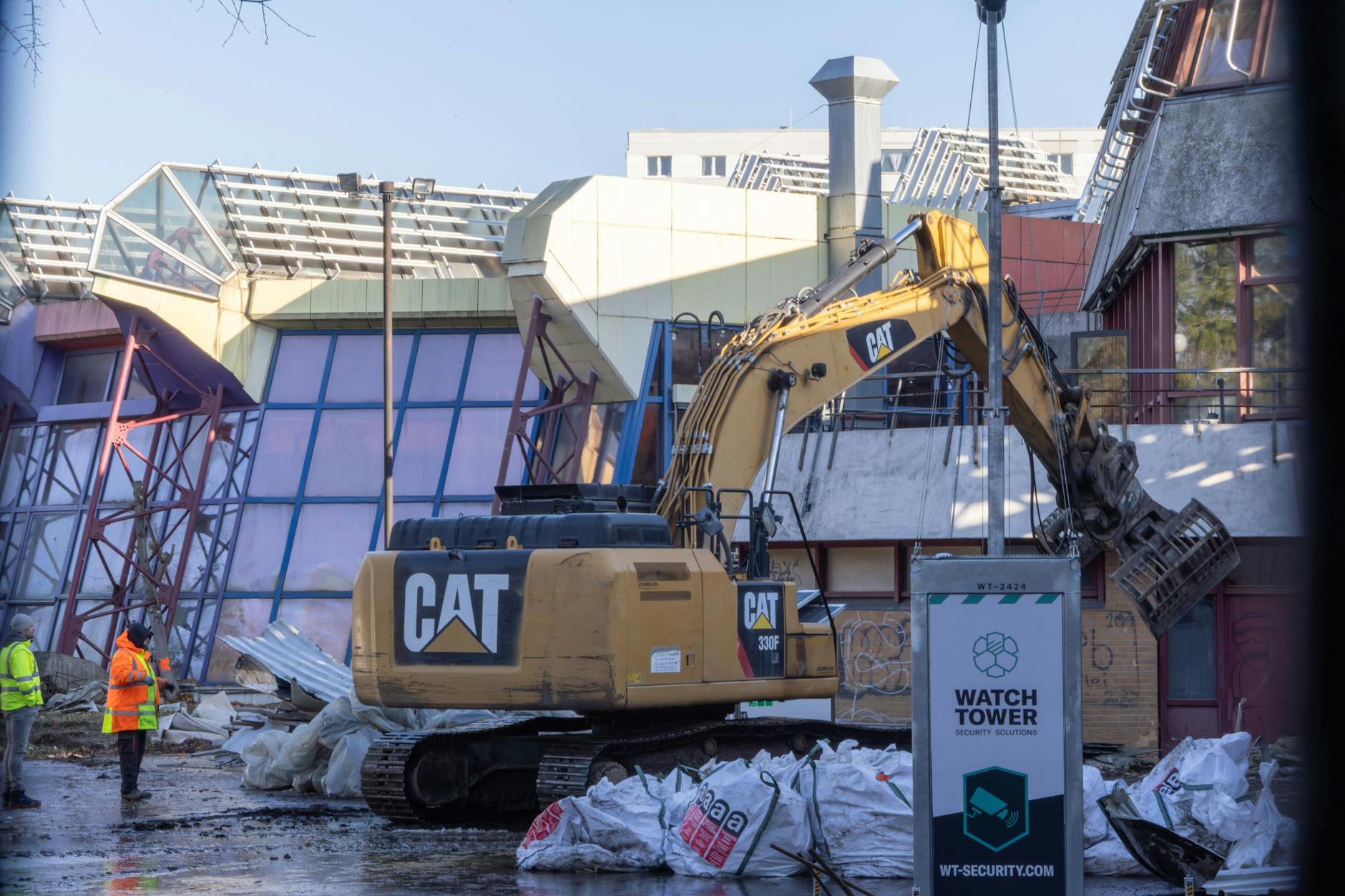 Ende November wütete der Abriss-Bagger am SEZ. Aber erst jetzt wurde der Antrag für diese Arbeiten eingereicht.