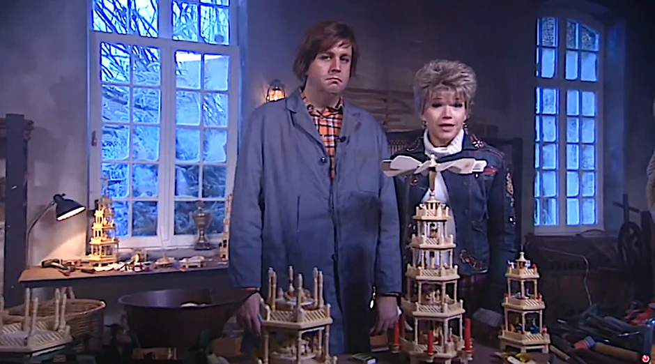 Anke Engelke und Bastian Pastewka spielten in einem Sketch 2007 die Reporterin Inka Pallaske und den Schnitzer Werner Brömseklöten.