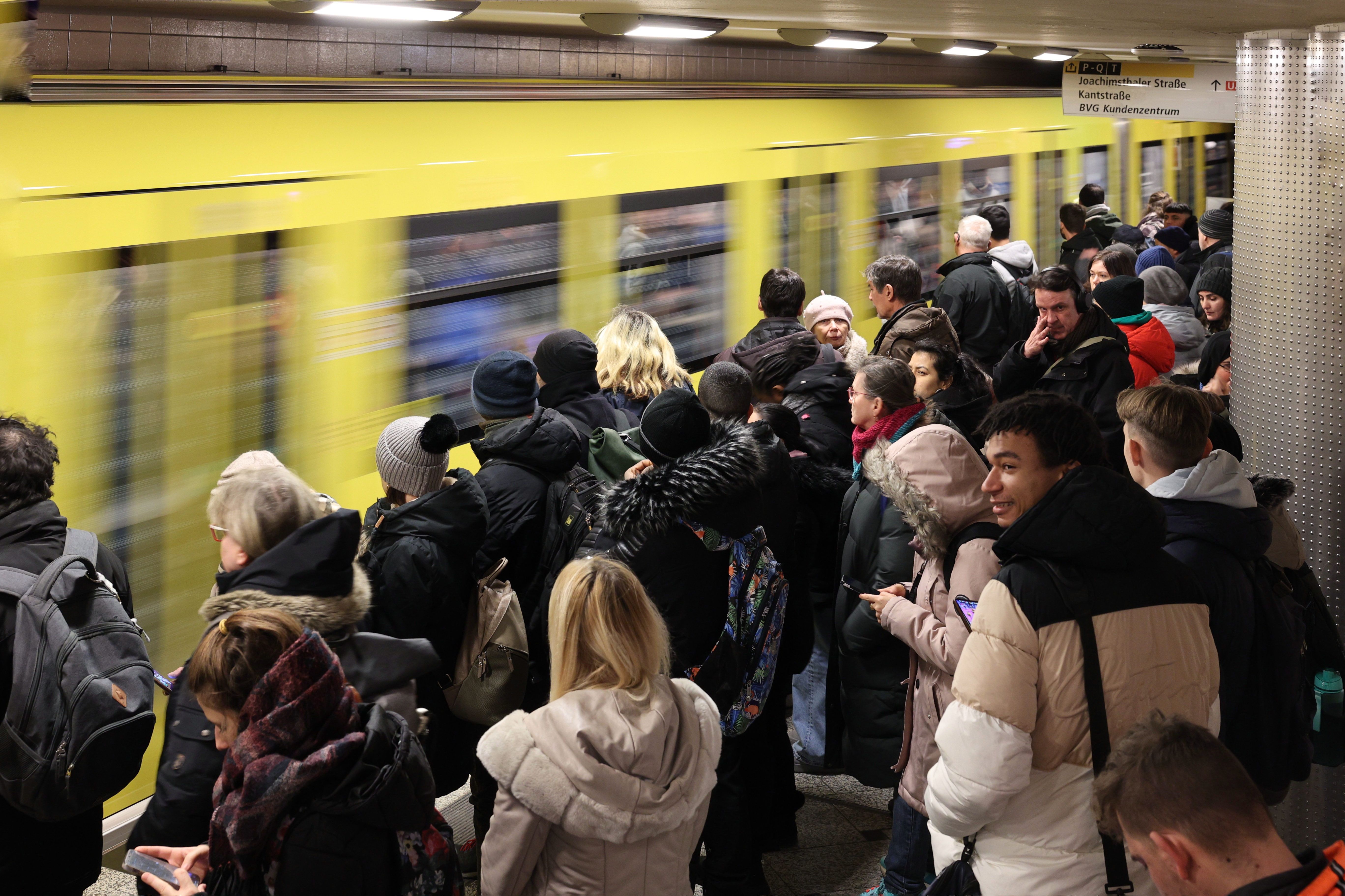 U9-Chaos in Berlin-Steglitz: Warum Pendler 58 Euro im Monat für die BVG verschwenden