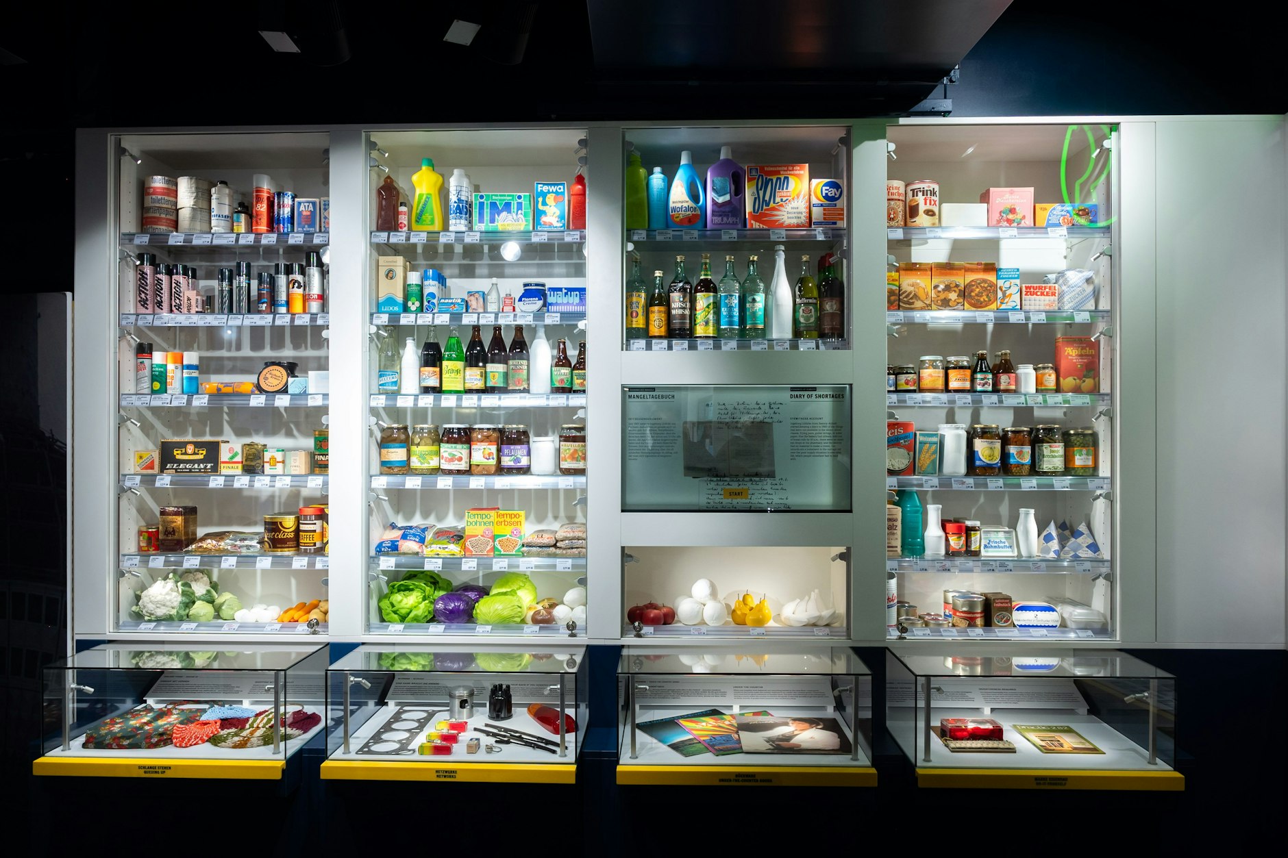 Schlange stehen, selber bauen, tauschen - die DDR-Planwirtschaft machte ihre Bürger kreativ.