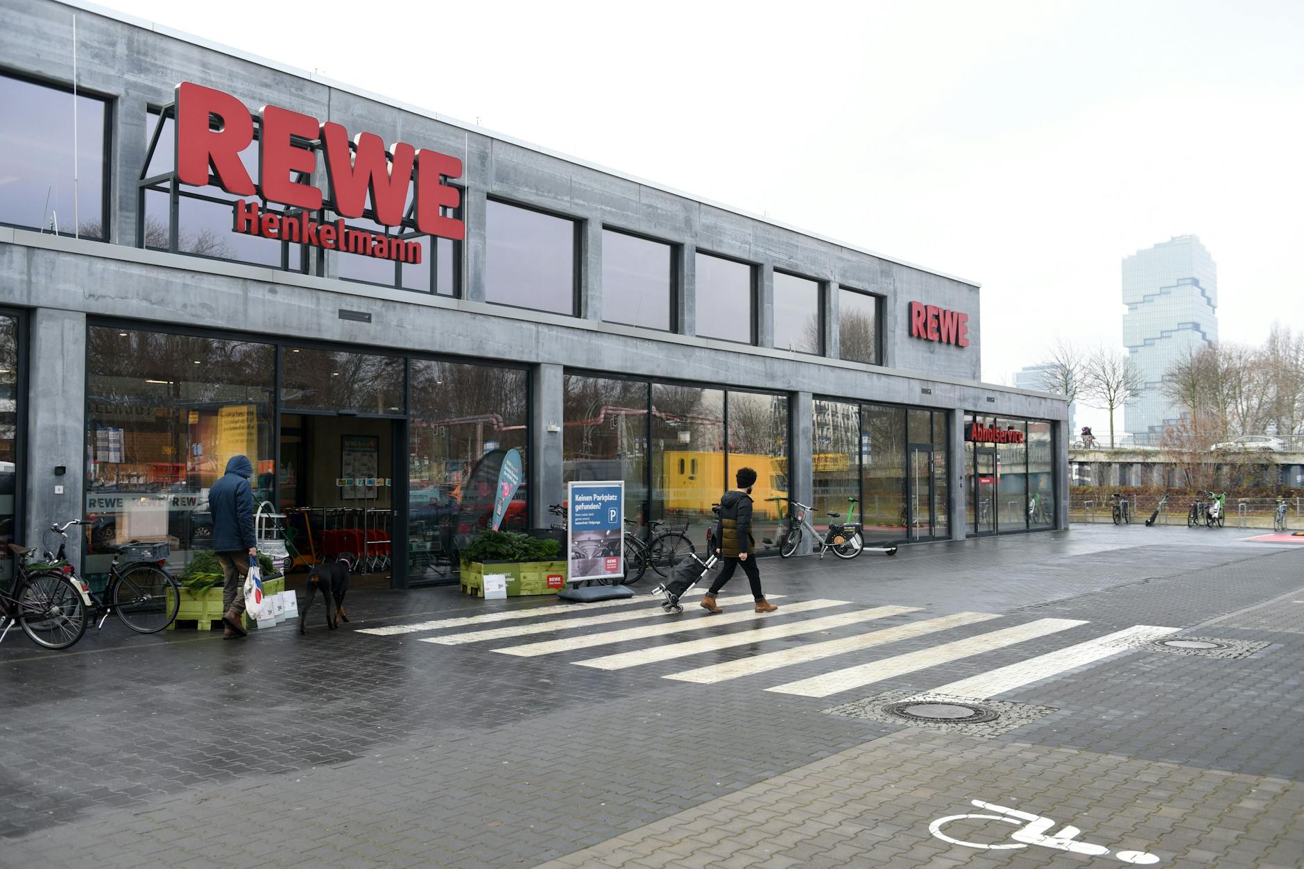 Wäre hier vor dem Eingang zum Supermarkt Platz für eine Infoveranstaltung gewesen?