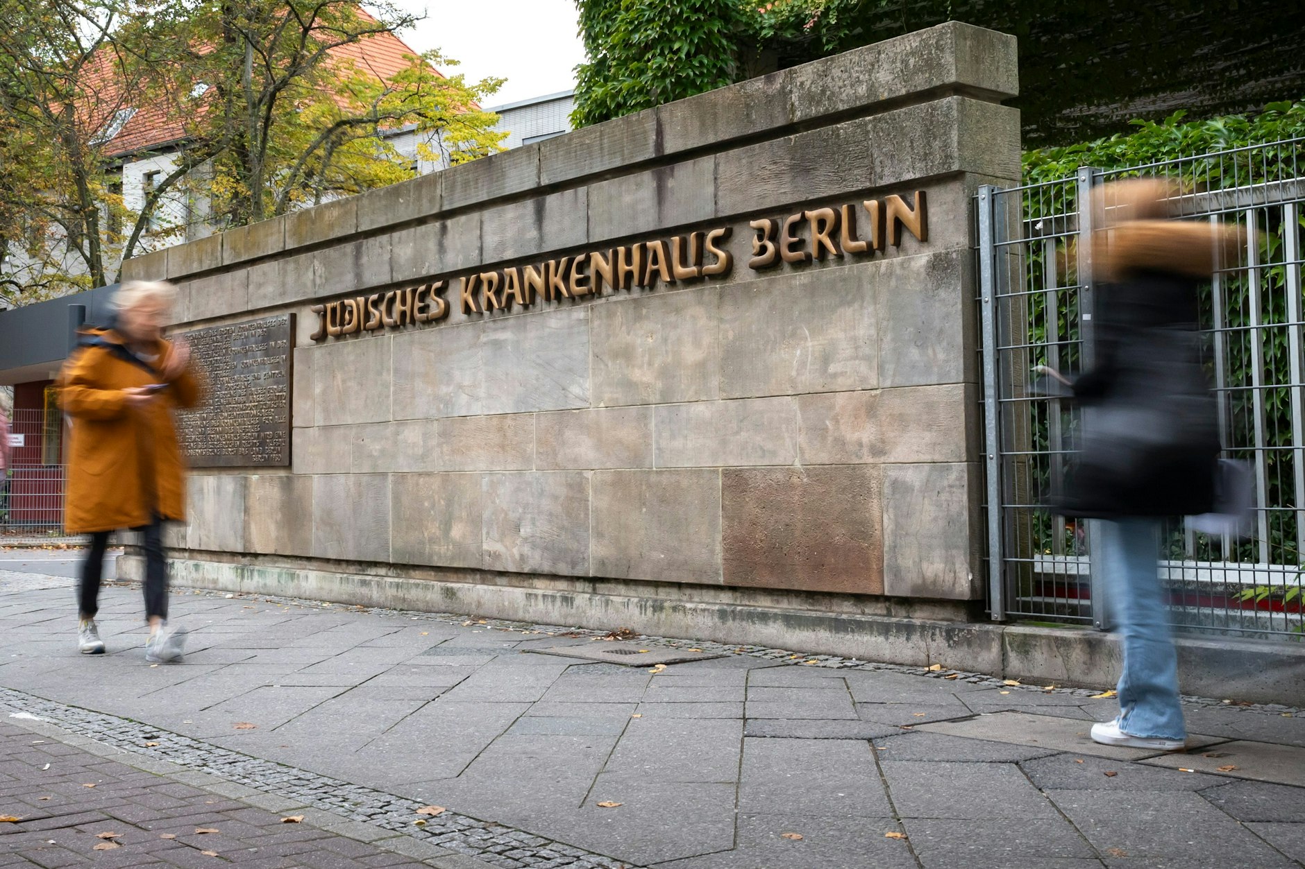 Der Eingang zum Jüdischen Krankenhaus in Wedding