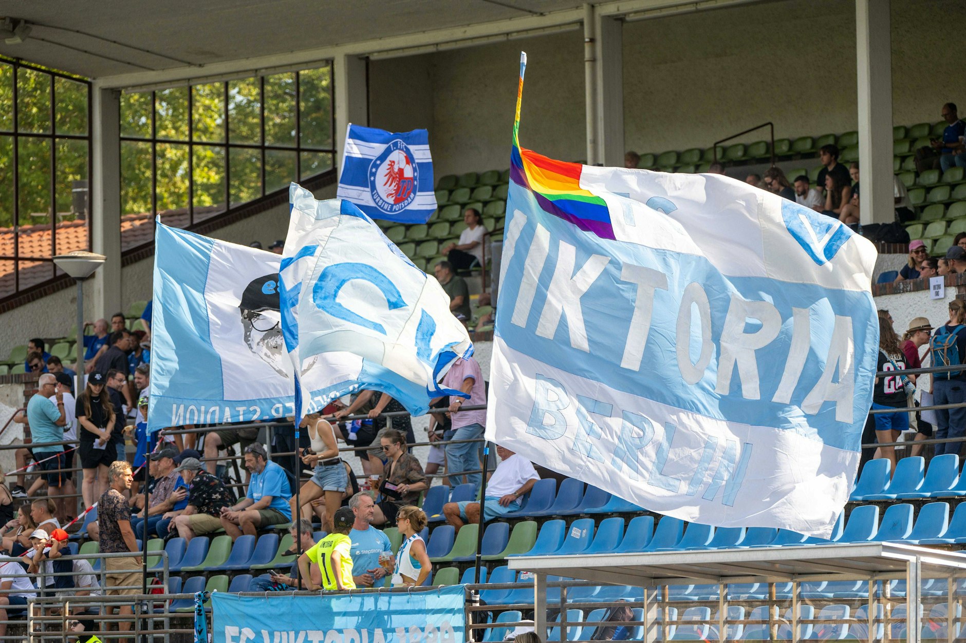 Bei Viktoria ist in den vergangenen Jahren eine Fan-Kultur entstanden. Der Zuschauerschnitt im Stadion Lichterfelde liegt bei rund 650.
