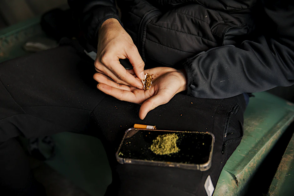 Seit April 2024 ist in Deutschland außerhalb der Wohnung das Mitführen von bis zu 25 Gramm Cannabis erlaubt.