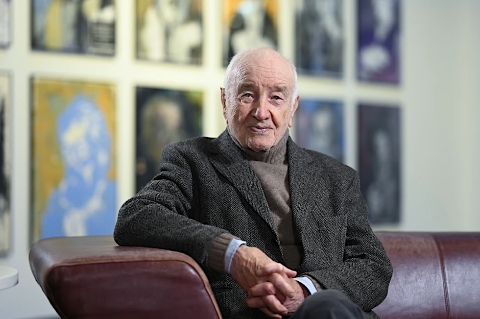 Armin Mueller-Stahl ist eine echte deutsche Schauspiel-Legende. Doch aus Angst vor der AfD und den politischen Veränderungen in Deutschland denkt er über das Auswandern nach.
