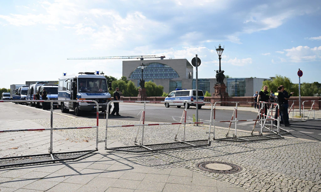 Flugverbot und Scharfschützen: Wie die Polizei Selenskyjs Berlin-Besuch beschützt