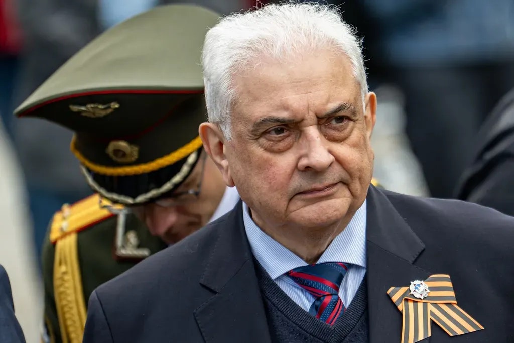 Gedenken am 9. Mai | Russische Kranzniederlegung im Treptower Park