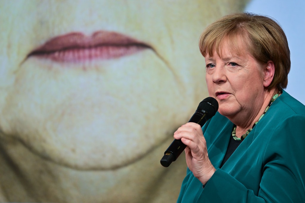 Merkels Wohlfühlstunde: „Gespräche mit Putin alleine dem amerikanischen Präsidenten zu überlassen,…