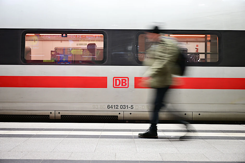 Über Jahre konnte die Deutsche Bahn machen, was sie wollte, weil Reisende mangels Alternativen auf sie angewiesen waren.