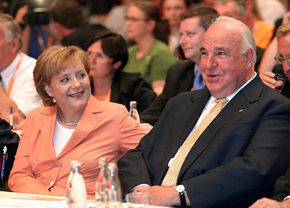 Angela Merkel und Helmut Kohl beim CDU-Parteitag 2005 in Dortmund.