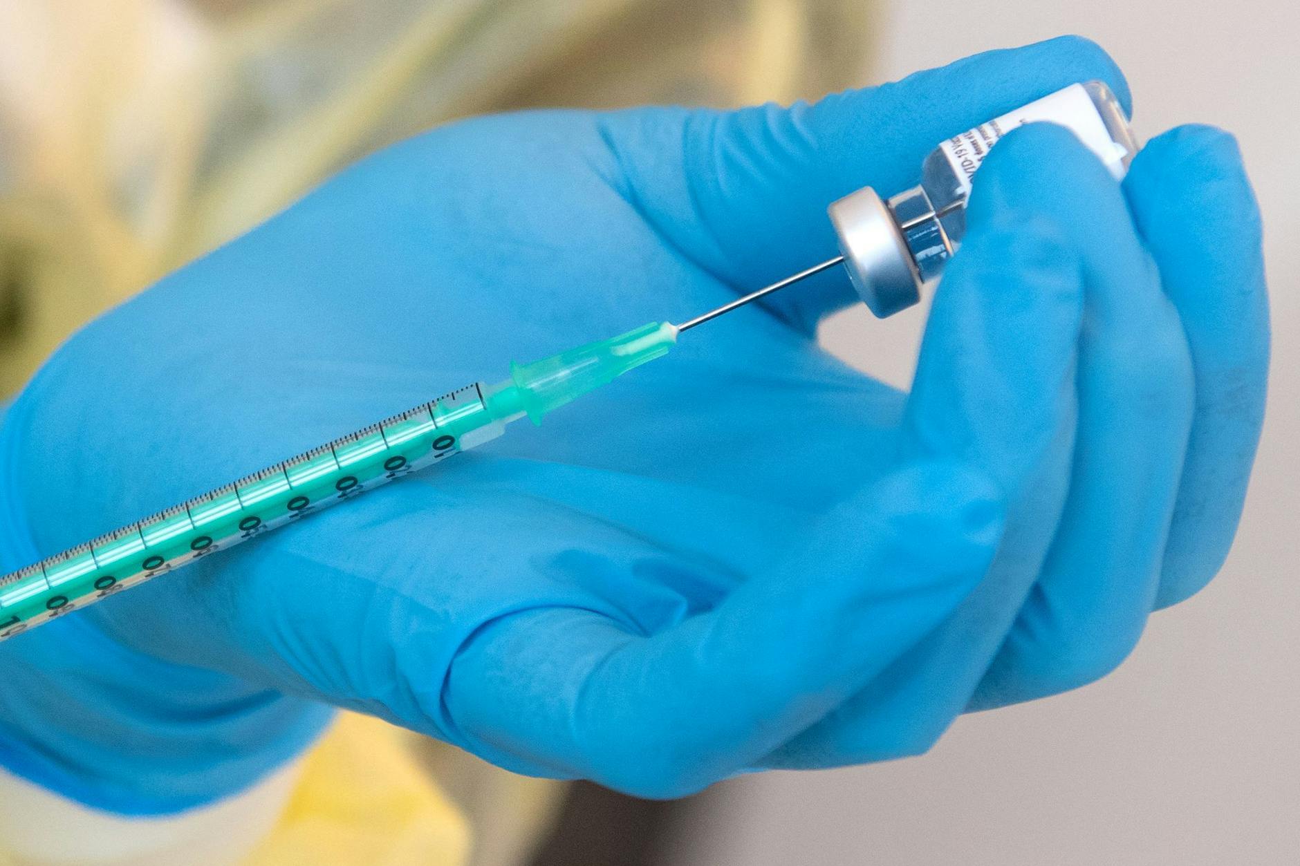 Impfstoffe auf mRNA-Basis können unter anderem Herzmuskelentzündungen verursachen.