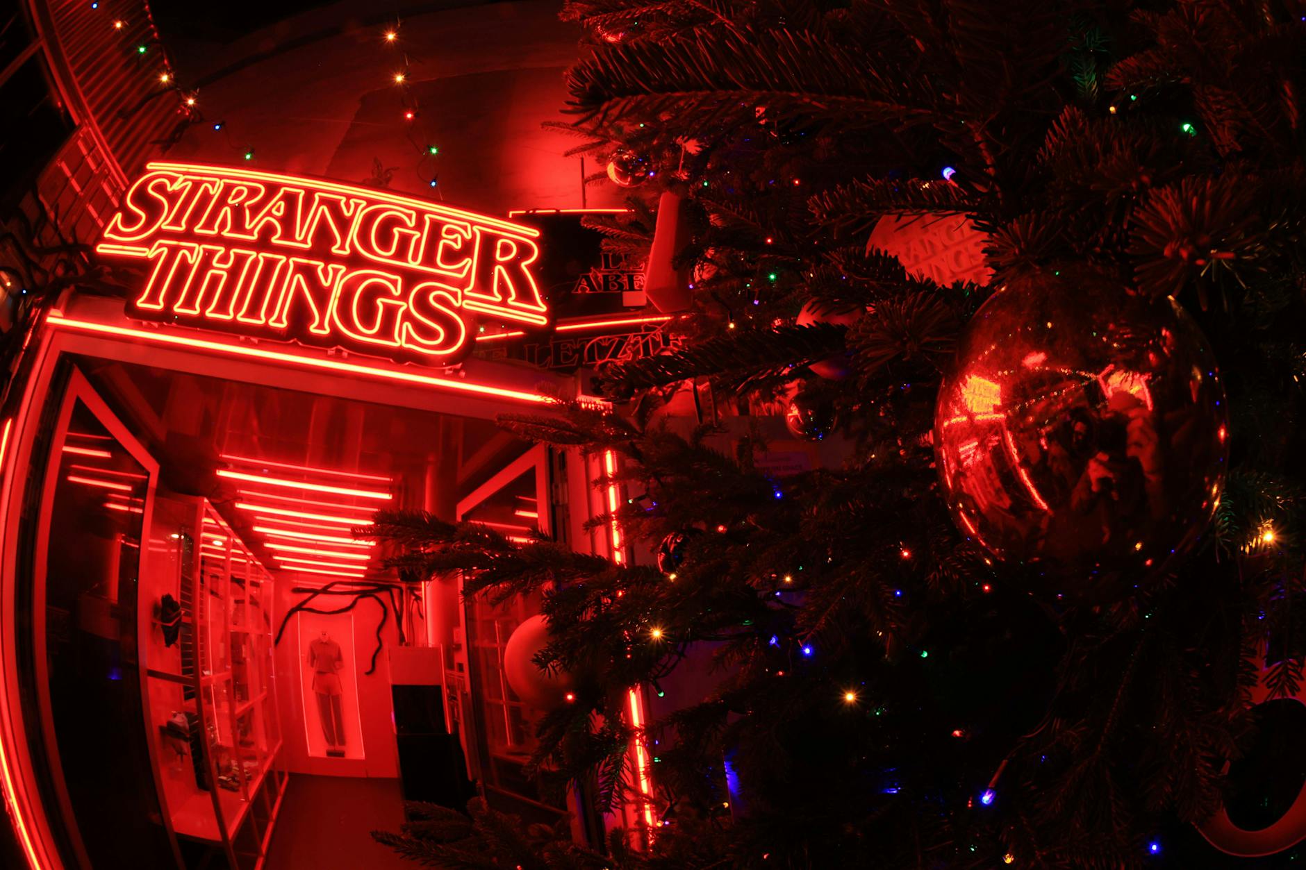 Hype um „Stranger Things“-Tassen: Glühwein gibt’s nur noch im Pappbecher