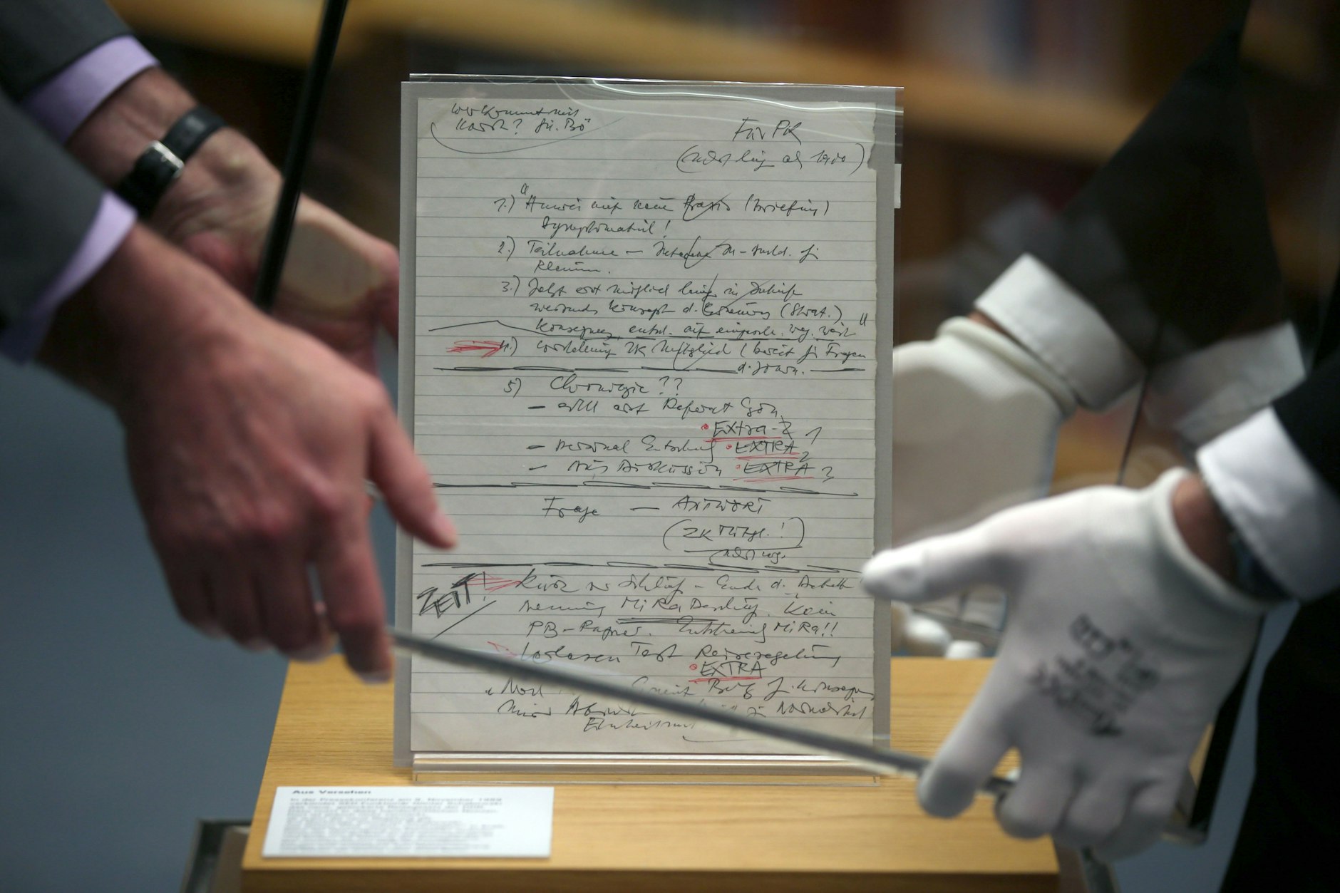 Der Zettel von Günter Schabowski bei der Pressekonferenz am 9. November 1989 wurde zum historischen Dokument.