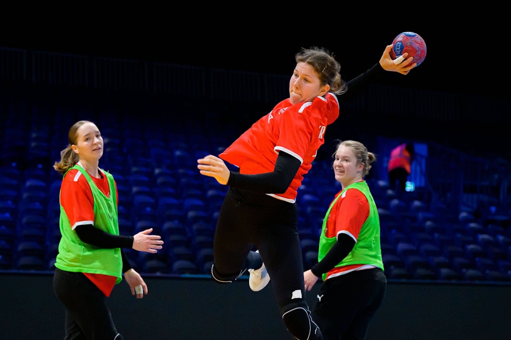 Halbfinal-Knaller-DHB-Frauen-jagen-das-Wunder-von-Rotterdam