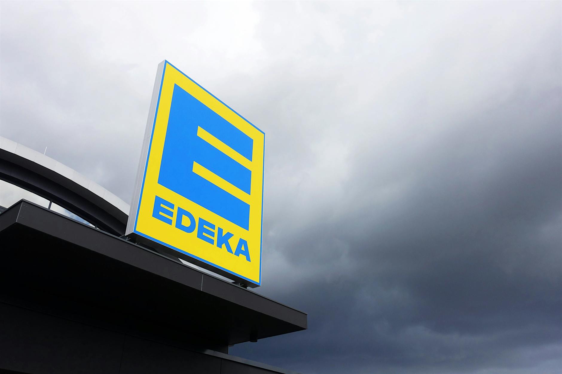 Beauty-Krieg: Edeka sagt dm mit neuer Eigenmarke den Kampf an