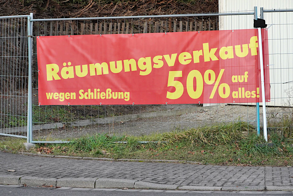 Räumungsverkauf wegen Schließung. Die Anzahl der Insovenzen steigt deutlich.