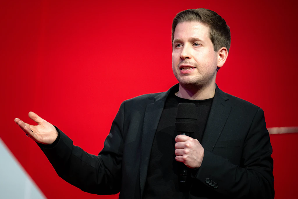 Kevin Kühnert, Markus Lanz'ı şu açıklamayla şaşırttı: Bu politikacıya övgü