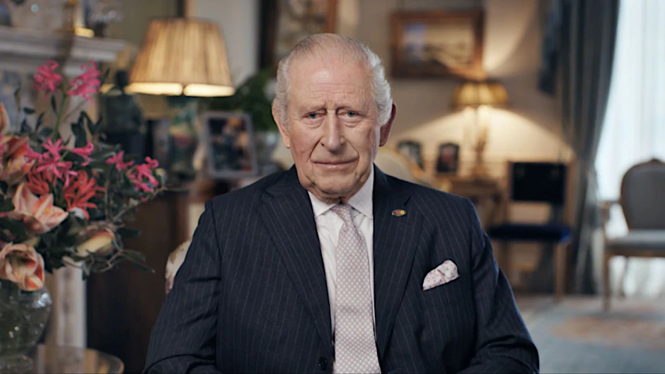 Im Morgenzimmer des Clarence House in London nahm König Charles III. seine persönliche Botschaft auf.