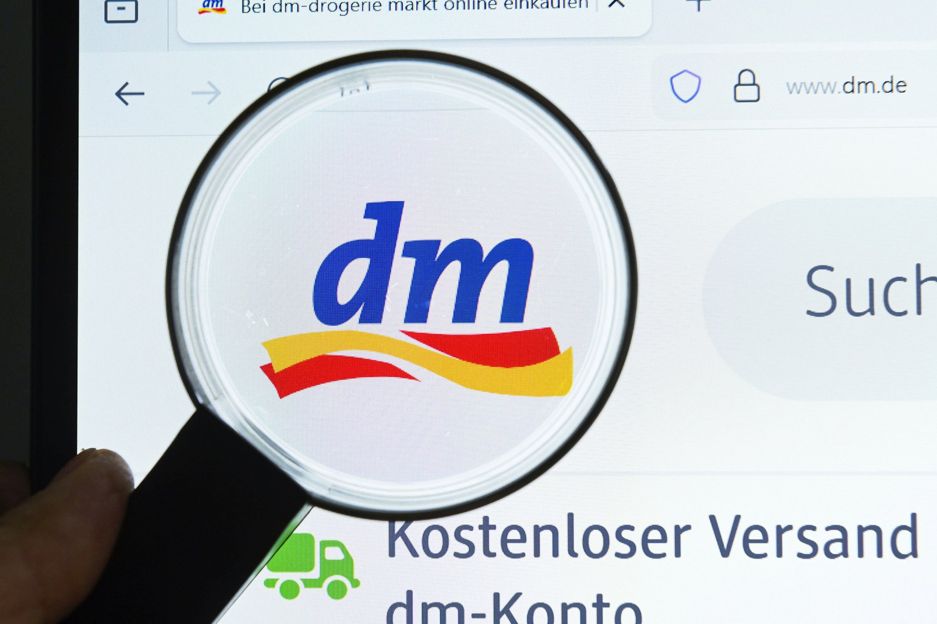 Die Drogeriekette dm bietet ab Dienstag rezeptfreie Medikamente online an.