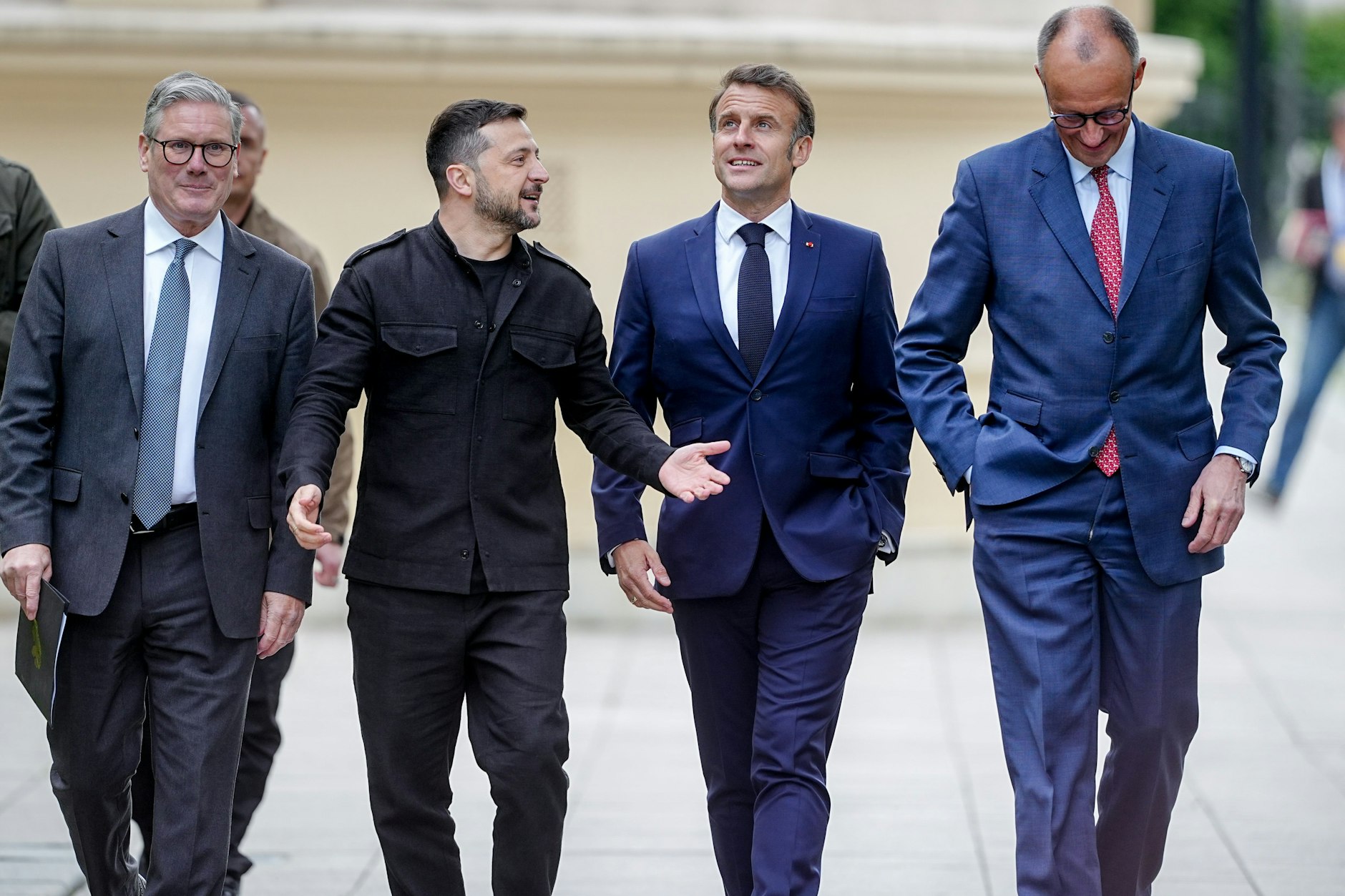 Keir Starmer (l-r), Premierminister von Großbritannien, Wolodymyr Selenskyj, Präsident der Ukraine, Frankreichs Präsident Emmanuel Macron und Friedrich Merz kommen am Montag in Berlin zusammen.