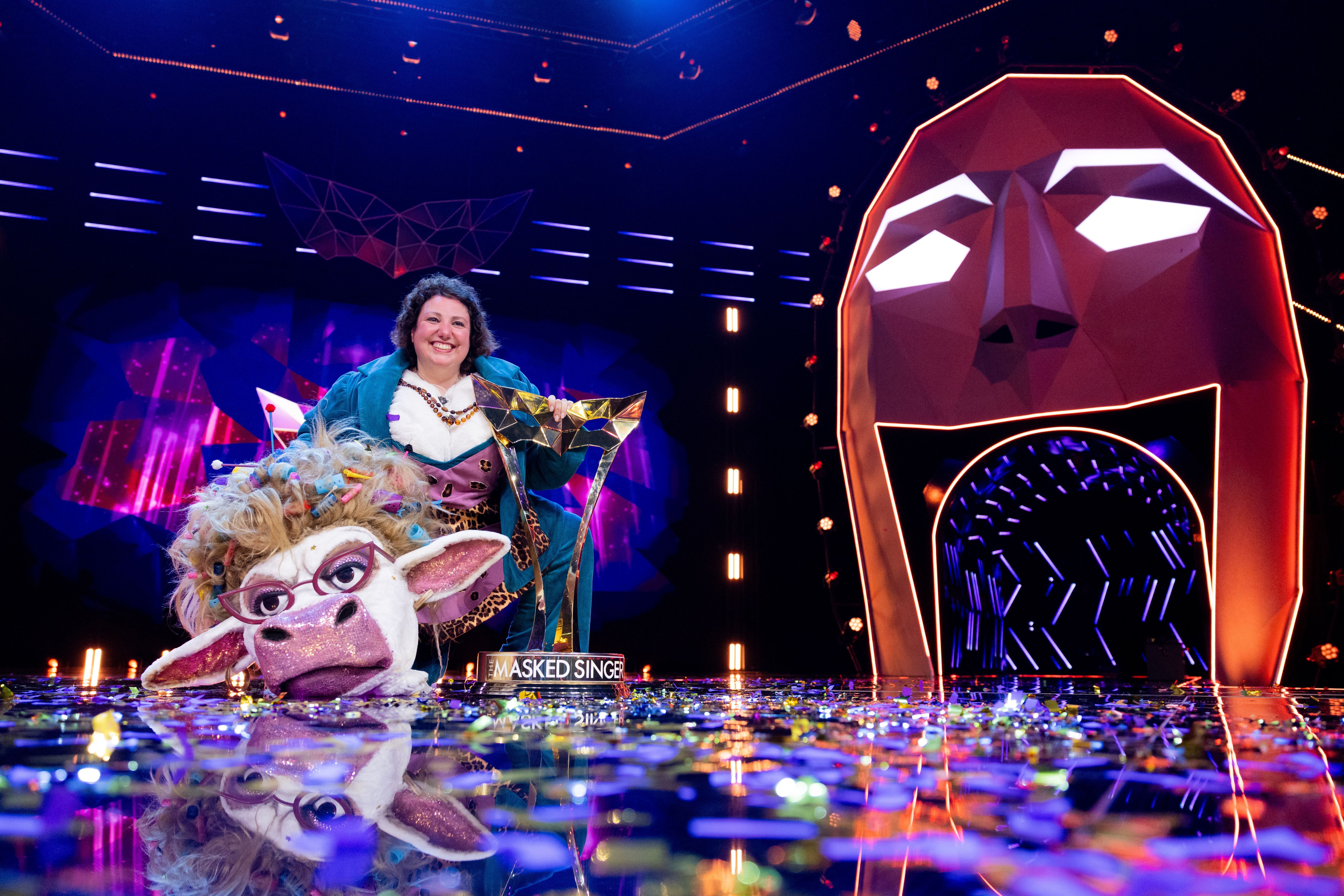 „The Masked Singer“: Meltem Kaptan muht sich als Muuhnika zum Finalsieg