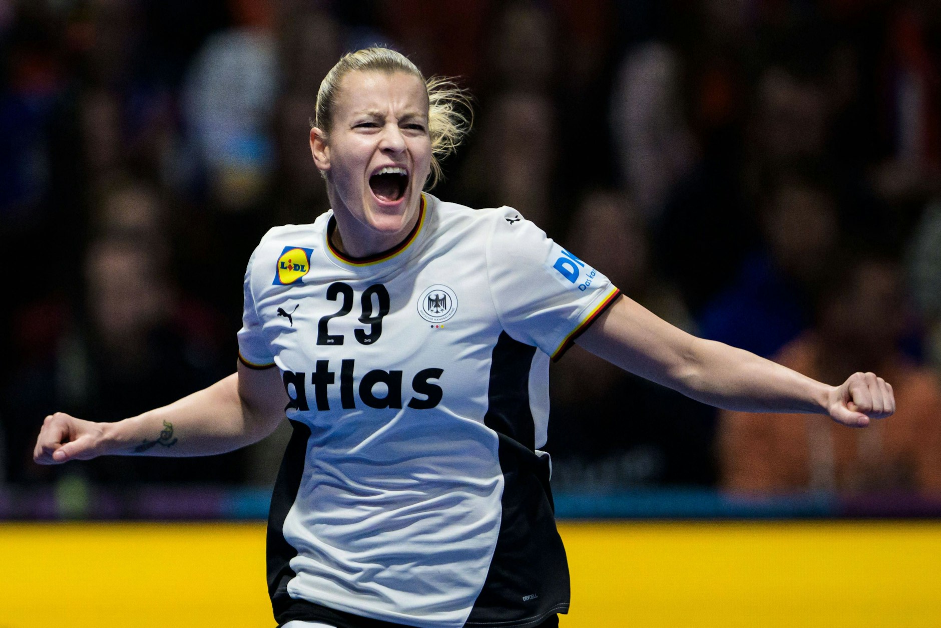 Antje Döll feiert ein fulminantes Spiel