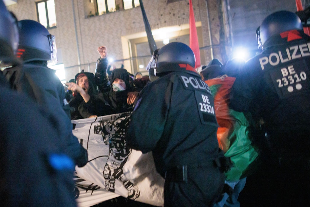 Anti-Polizei-Demo: Angriffe auf Polizei beim „ACAB“-Day