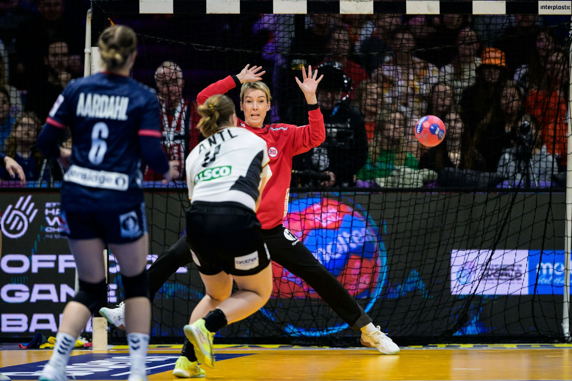 Torhüterin Katrine Lunde aus dem norwegischen Team hielt wieder überragend