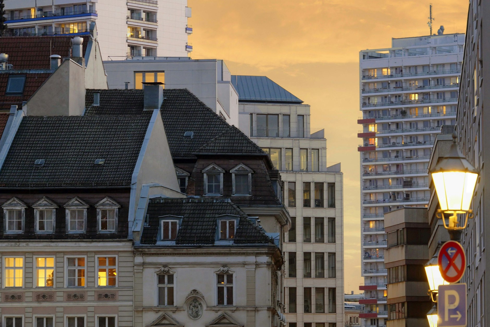 In Berlin-Mitte sind Untermietverhältnisse besonders verbreitet. Für WG-Zimmer werden dort teils über 1000 Euro verlangt. In einem Fall muss sich ein Mieter nun vor Gericht verantworten.