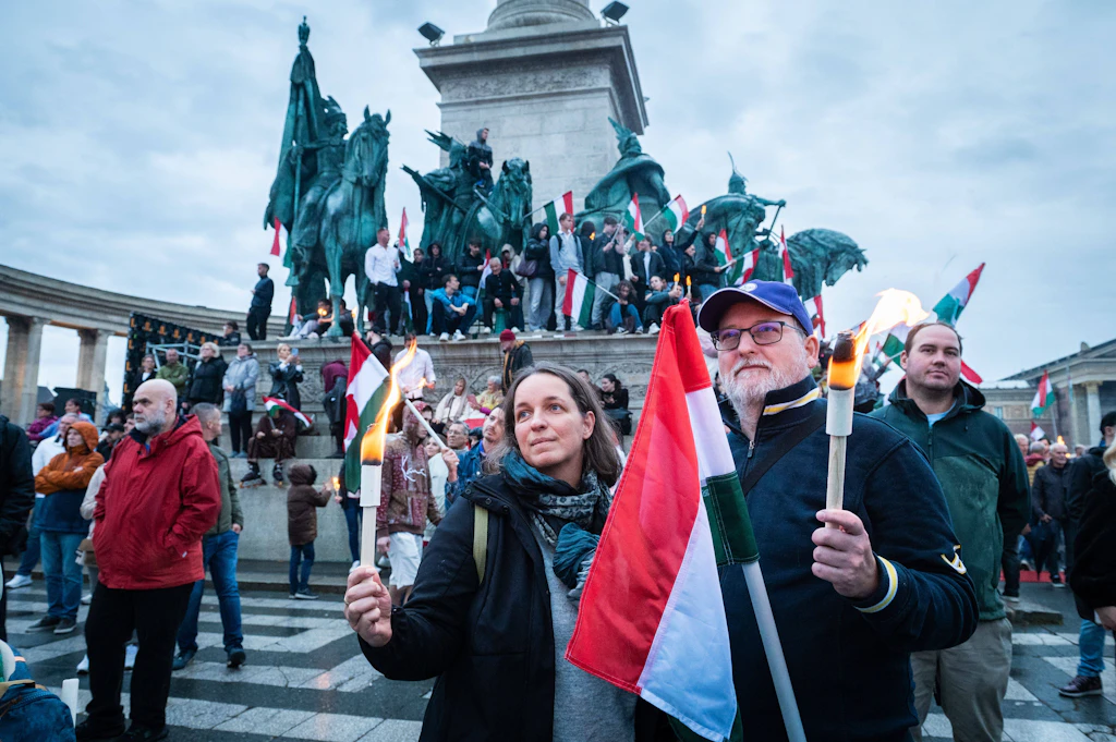 Demonstranten fordern Orbáns Rücktritt wegen Missbrauchsskandalen – Regierung kontert